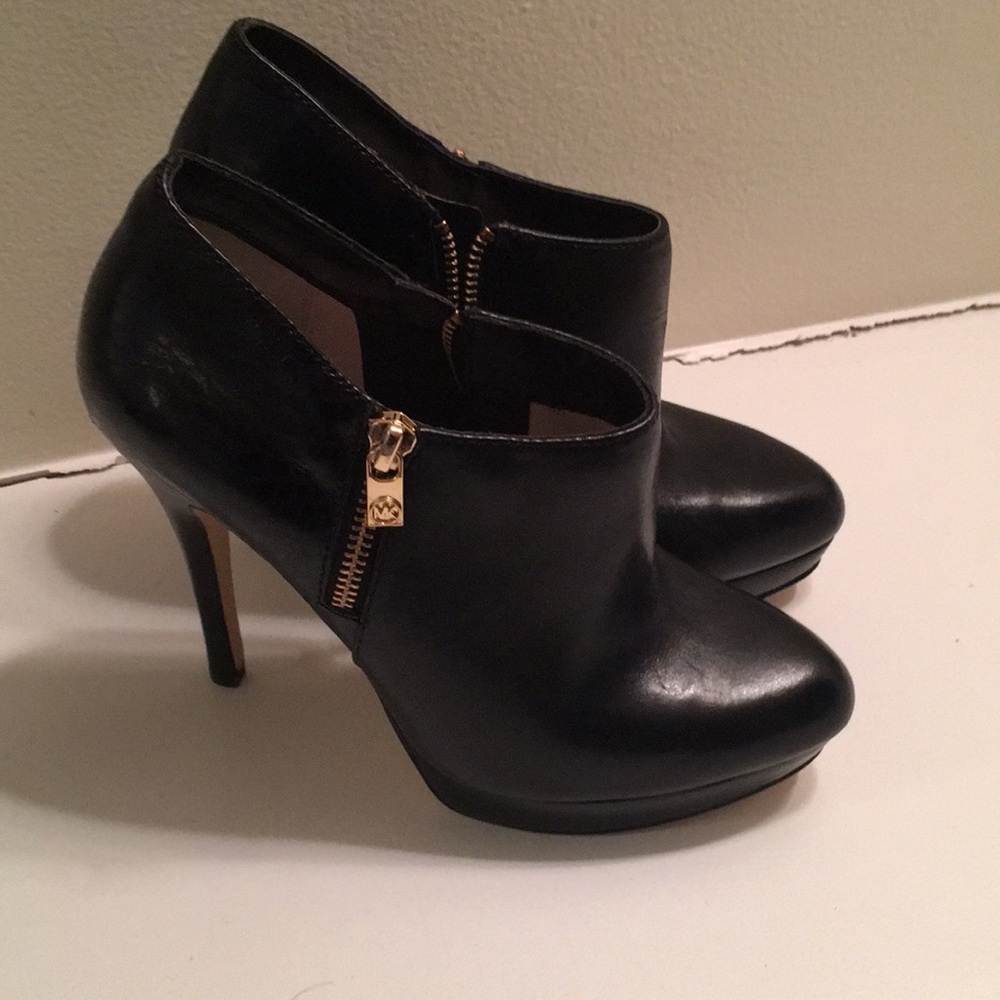 Michael Michael Korrs heeled booties